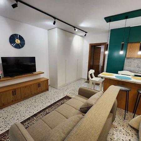 Pietro Guesthouse ティラナ エクステリア 写真