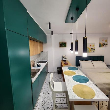 Pietro Guesthouse ティラナ エクステリア 写真