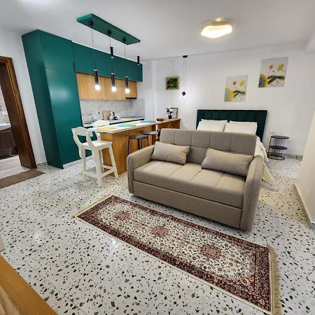 Pietro Guesthouse ティラナ エクステリア 写真